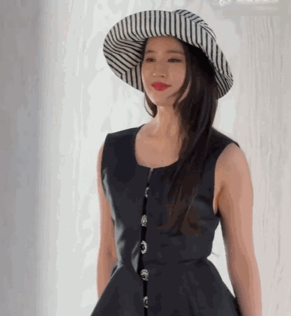 巴黎这一夜杨幂的腿唐嫣的脸都败给了膀大腰粗的刘亦菲