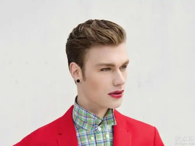 经典大背头_个性彰显 欧美男士发型_美发