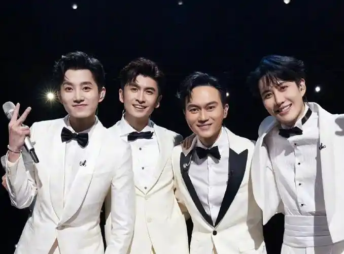 张云龙范世錡mike好像伴郎##范世锜晒与张智霖袁咏仪婚礼合照