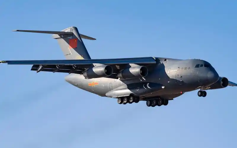 我国西安飞机工业集团的大型军用运输机"鲲鹏"运-20!