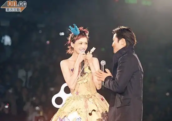 梁咏琪周一西班牙出嫁为郑伊健生日赠兴