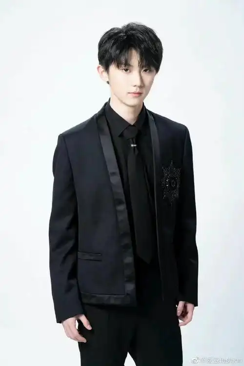 马嘉祺超话#马嘉祺我们的歌4预告视频#穿白色西装的马哥太帅啦!