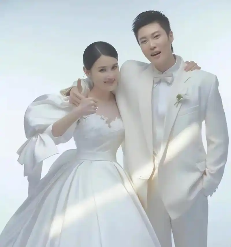 3大喜讯!球球官宣结婚,张柏芝晒合影引争议,王凯疑婚期将近