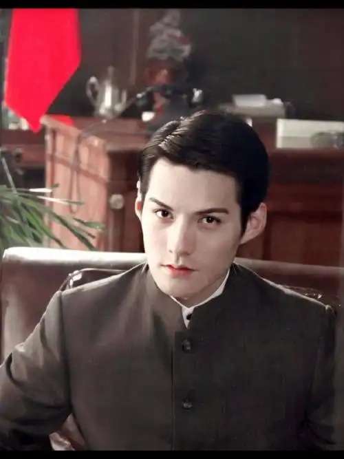 严屹宽这么多年来的颜值变化##严屹宽在上海看天花板