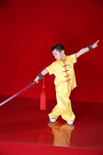 4, 学习初级下腰,靠墙朝天蹬,功夫拳后面半套,侧手翻,前滚翻