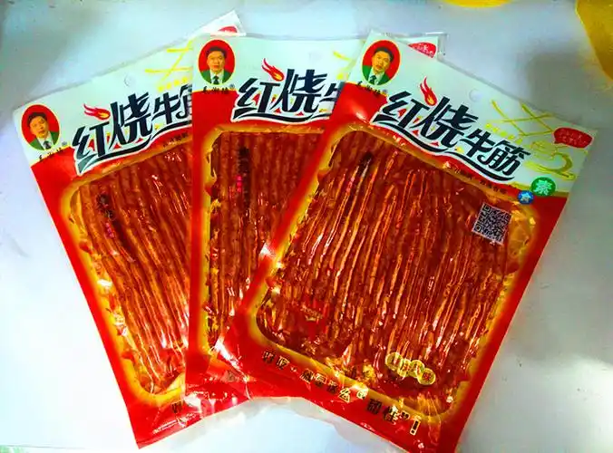 热销80后大辣片 怀旧食品_毛湘德红烧牛筋重庆风味辣条棒大包装80后