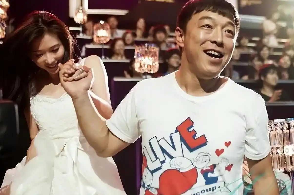 " 某次,林志玲大胆向黄渤问道:"你最喜欢我身体的哪个部位?