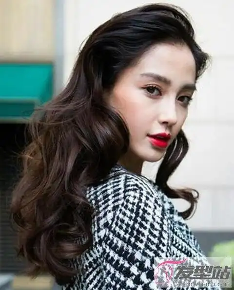 怎样烫发让头顶蓬松 这几款卷发显发量不扁塌_发型站_最新流行发型