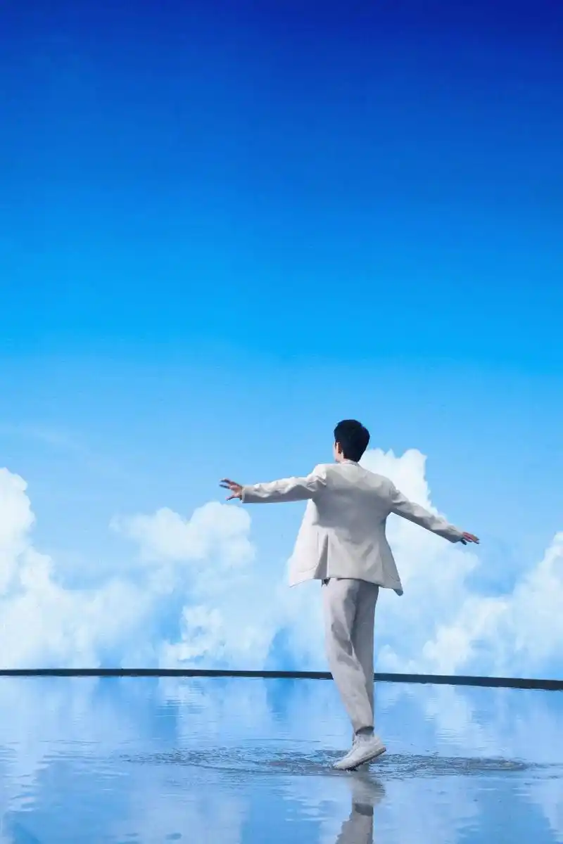 肖战 花开花落又一季,春去冬来又一年#日常见肖战  - 抖音