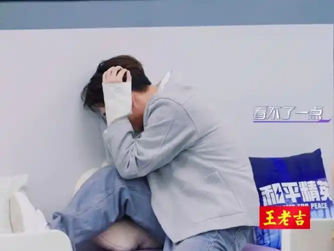 张艺兴超话#张艺兴百分百出品#  小羊宝宝看自己的归零路演看害羞了