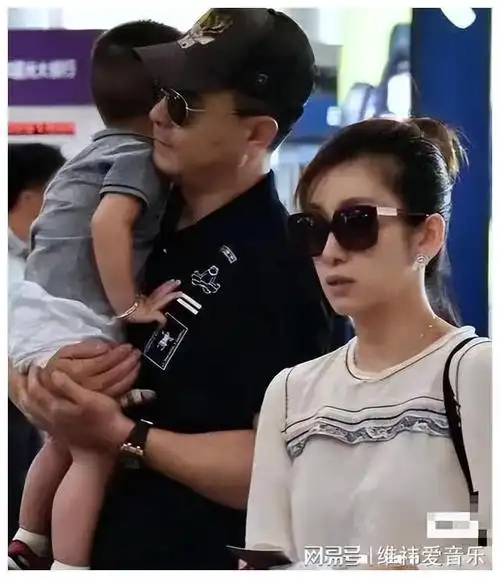 秦海璐巨婴症儿子已经9岁见到他长相后网友称呼有些意外