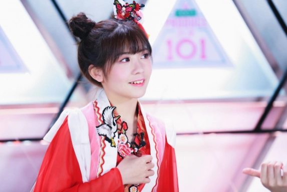 《创造101》赖美云疯狂圈粉 sing女团vocal担当实力惊人