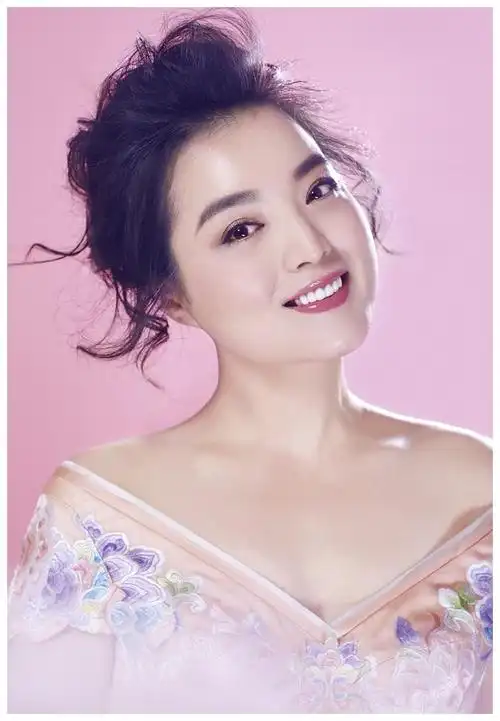 歌手白雪与李健罕见同框45岁的她老态尽显脸上除了皱纹就是肉