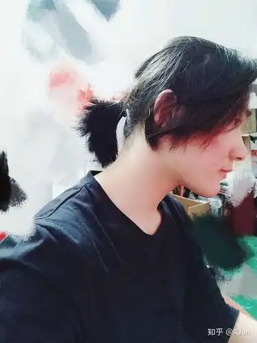 男人留长发扎辫子是两边剪短好看还是全留呢?