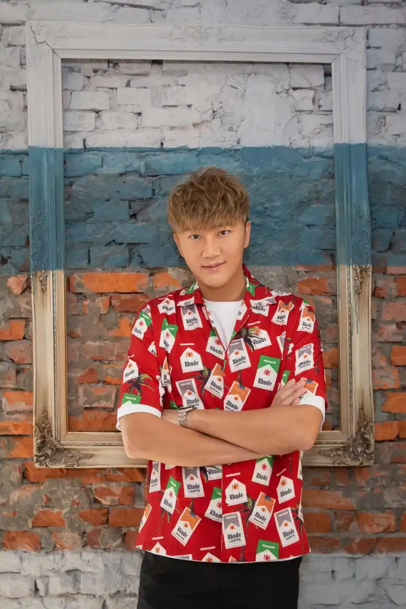 「炙热人声」关喆本周为全新专辑《奇怪的帽子》在台宣传