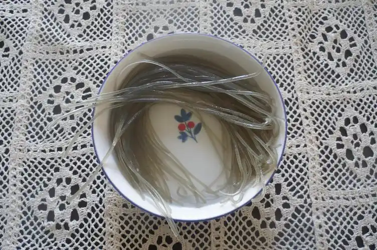 用粉条炸丸子真好吃,焦香酥脆,好吃到停不下来