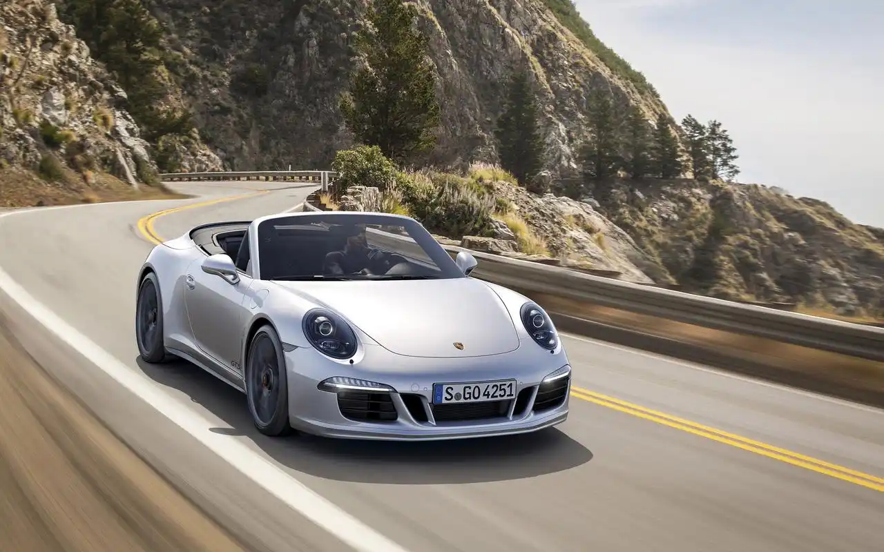 最新款保时捷911超级跑车carrera4酷炫桌面壁纸