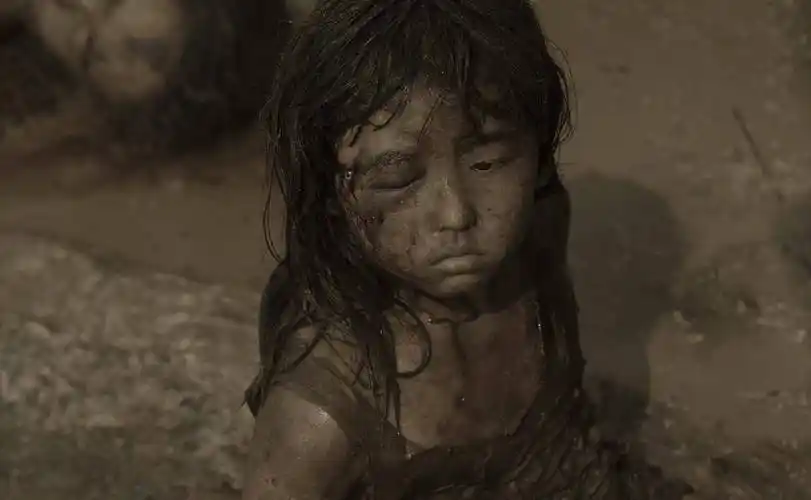 张子枫:《唐山大地震》中爬出来的少女,凭啥被冯小刚,徐峥赏识_姐姐