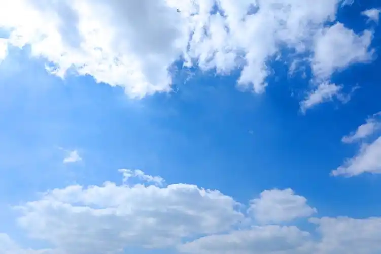 实拍太阳阳光蓝天白云云彩云朵多云晴天大片云朵