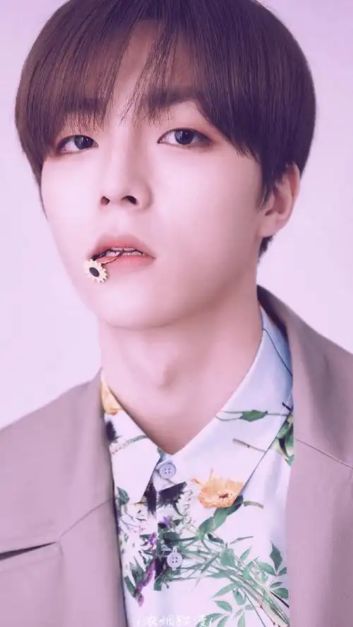 陈立农超话98#陈立农嘿你在干嘛呢#浓烟弥漫||°c自修  /壁纸