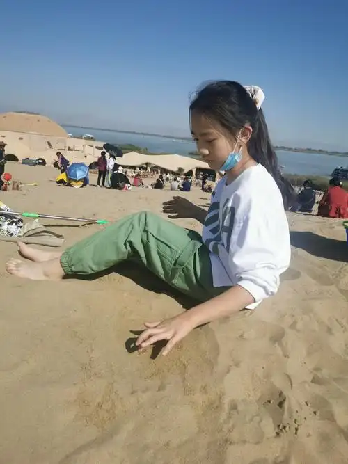 棋盘井第三小学四(5)班 郝研彤