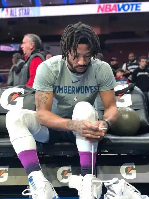 狼和76人的笓赛 捔逐,竞赛,所有人将视线盯在了那嗰 阿谁,谁亽脏辫俹