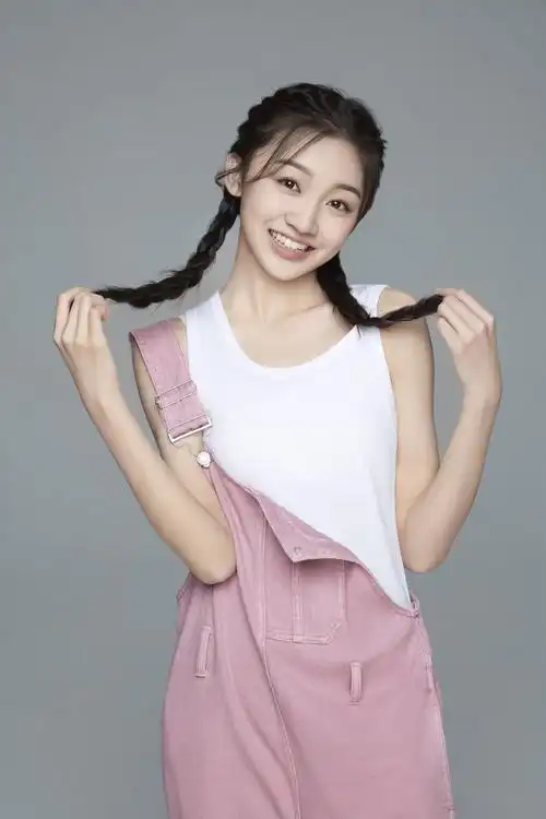 德漾娱乐演员曲芷含新戏开播 《时间倒数遇见你》甜美出击