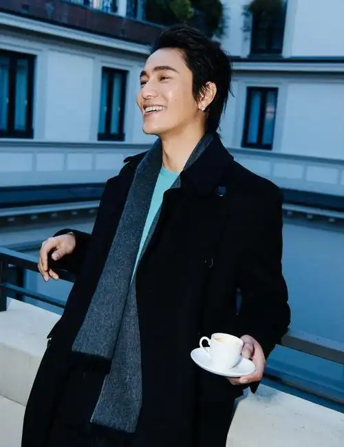 太夸张了!陈坤脸变陆毅了,比他年轻的时候还年轻