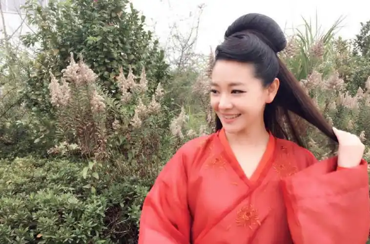 王维维化身古装大v不打紧,网友就幸福了,忒养眼