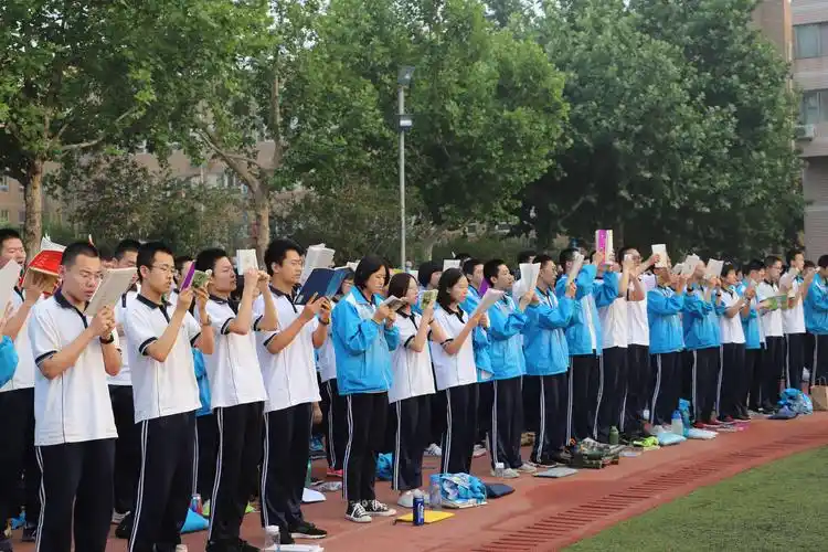 决战高考放飞梦想石家庄精英中学高考送考纪实