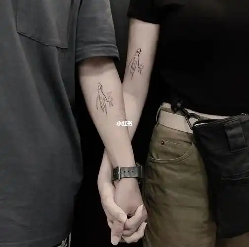 情侣纹身牵手手 要一辈子牵下去喔-chris 作品感谢客人信任尊重原创