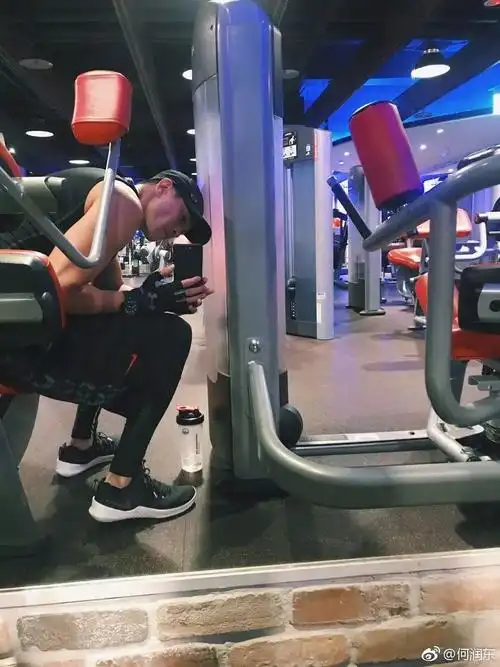 婚后的何润东健身人设崩塌?头秃还油腻?骗人的!