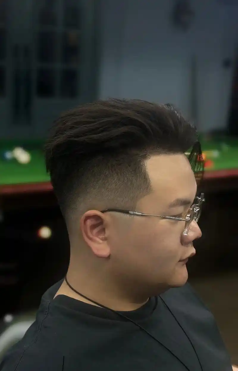 这样的港式背头你喜欢吗#男发馆 - 抖音