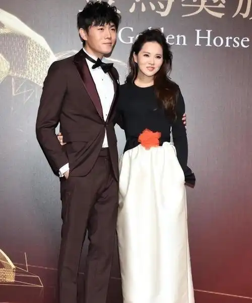 结婚8年再看伊能静和秦昊嫁给他到底有多幸福