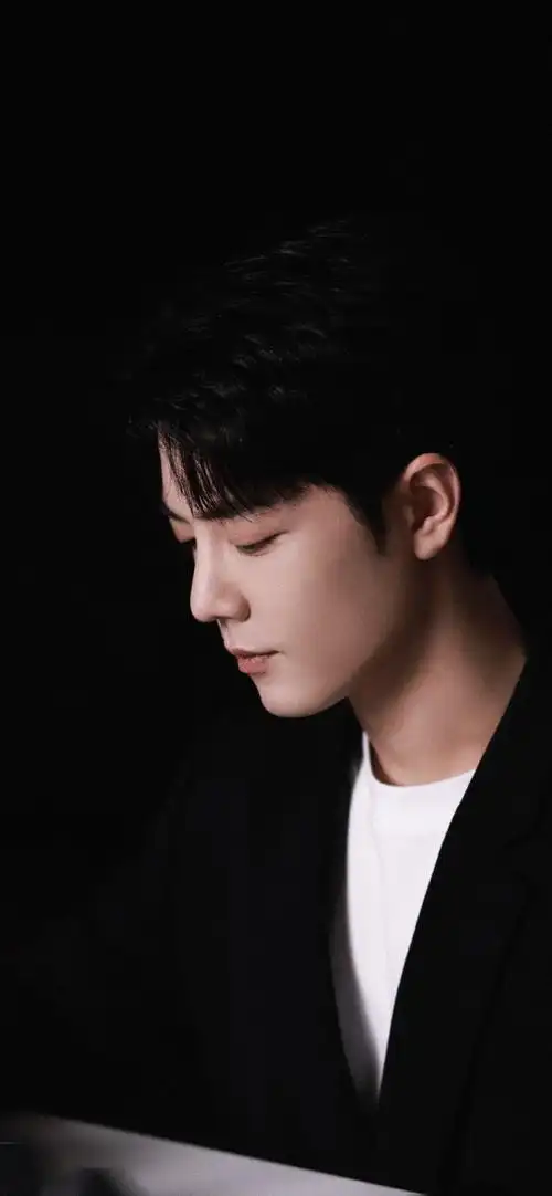 浅摸两张简单的锁屏壁纸,需要的自存#肖战