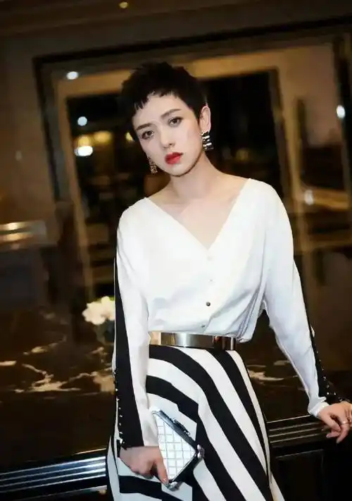 这些女演员起了个男人名字,演技不错却不温不火,识人不识名