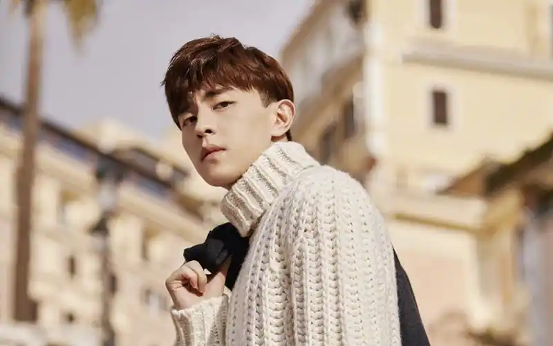 邓伦时尚街拍高清桌面壁纸