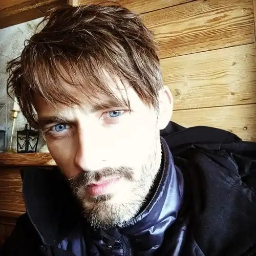 男生头像大叔黑白