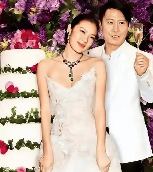 她是天王第一任妻子,4年榨干丈夫7亿家产,现如今胖成球_黎明_乐基儿