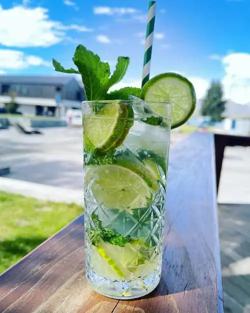 夏日清凉鸡尾酒莫吉托mojito