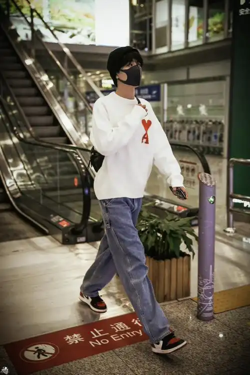 穿阔腿裤最好看的人#肖战##肖战卡其色穿搭上班路透