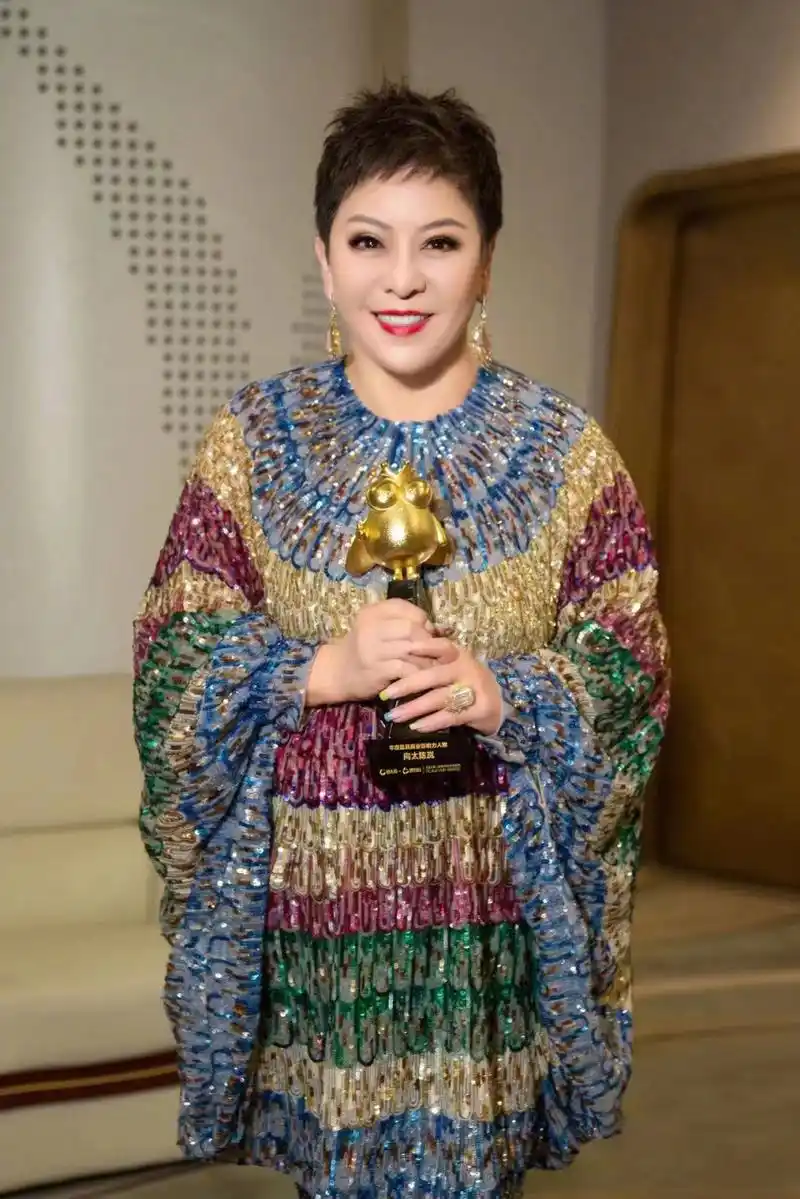 rayli星闻##向太年度最具商业影响力人物#@向太tiffany陈岚 一身