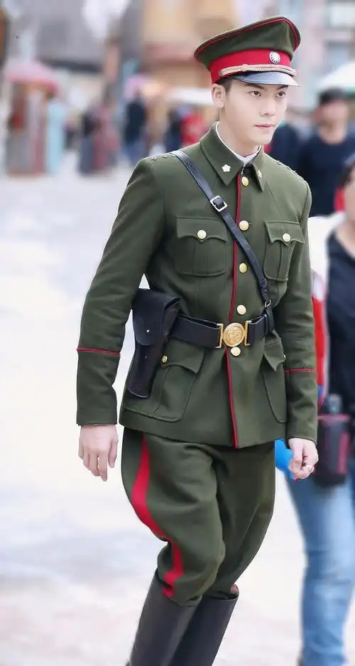 壁池| 陈伟霆的军装造型,把我迷得不要不要的