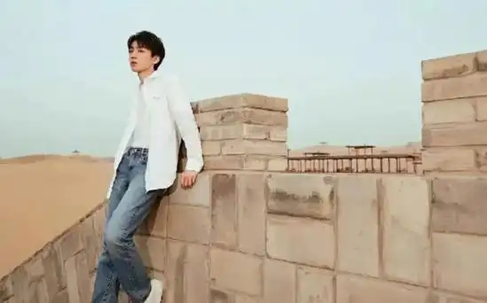 他表示:"王俊凯所居住的是一处豪宅,这个小区很多顶流有钱人都爱购买