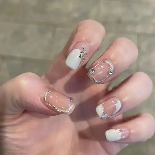 夏日白色短指甲美甲