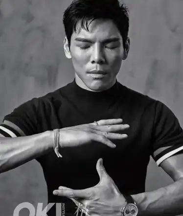 02在充满汗水与荷尔蒙的盛夏筋肉男神向佐jackyheung02登上ok封面