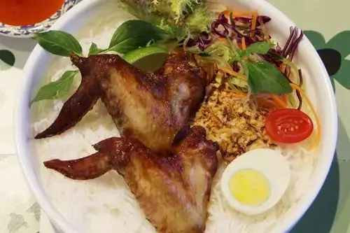 four.最爱小馆鸡翅捞粉