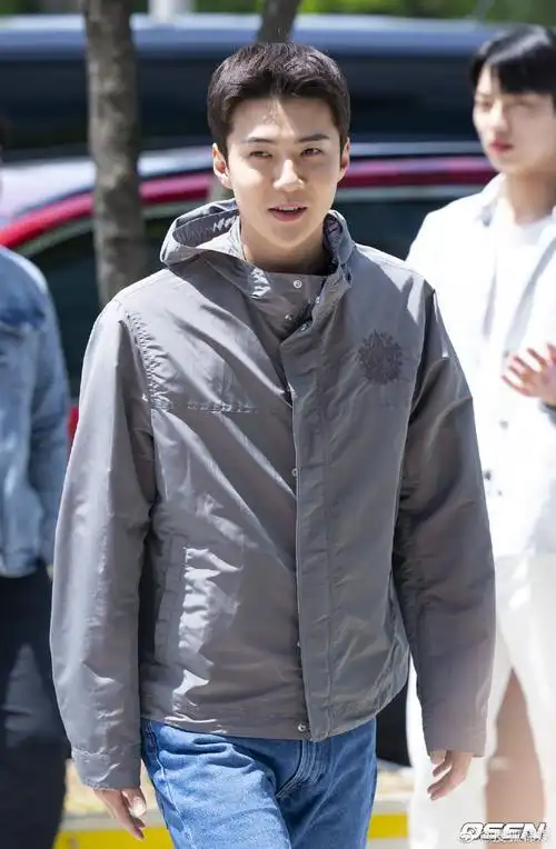 黑短发清爽大帅哥这是什么冻龄男高状态也太好了吧吴世勋超话exo超话