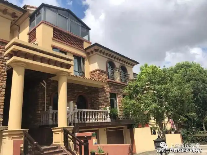 项目地址:上海奉贤;  建筑类别:别墅 (联排 双拼) 开发商:上海歌信