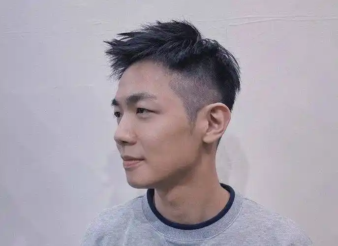 男生夏天留这几款潮流短发,阳光又帅气